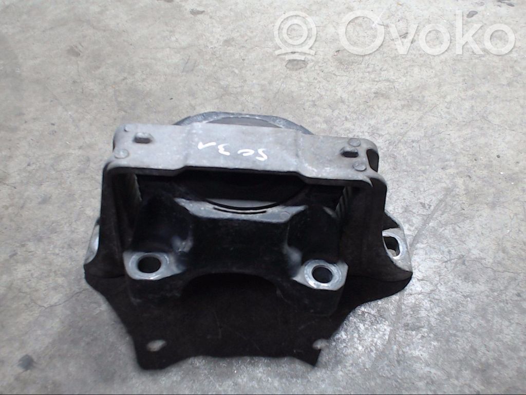 Engine mounting bracket   4M516F012D