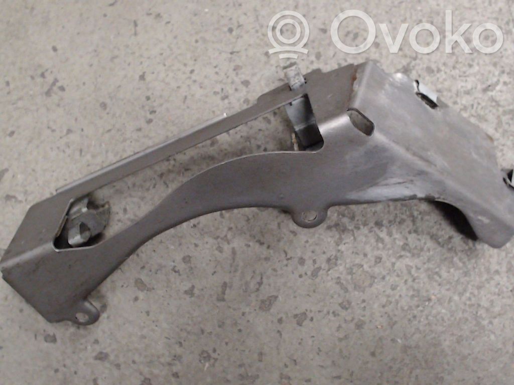 Engine mounting bracket