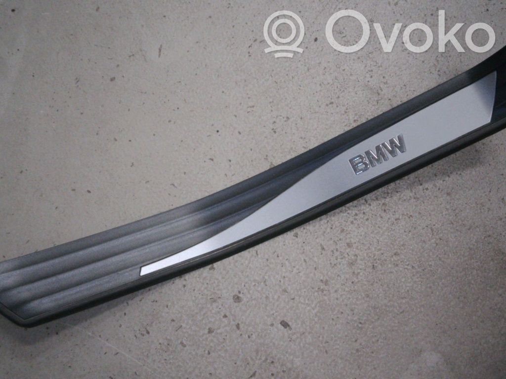 Side skirt rear trim