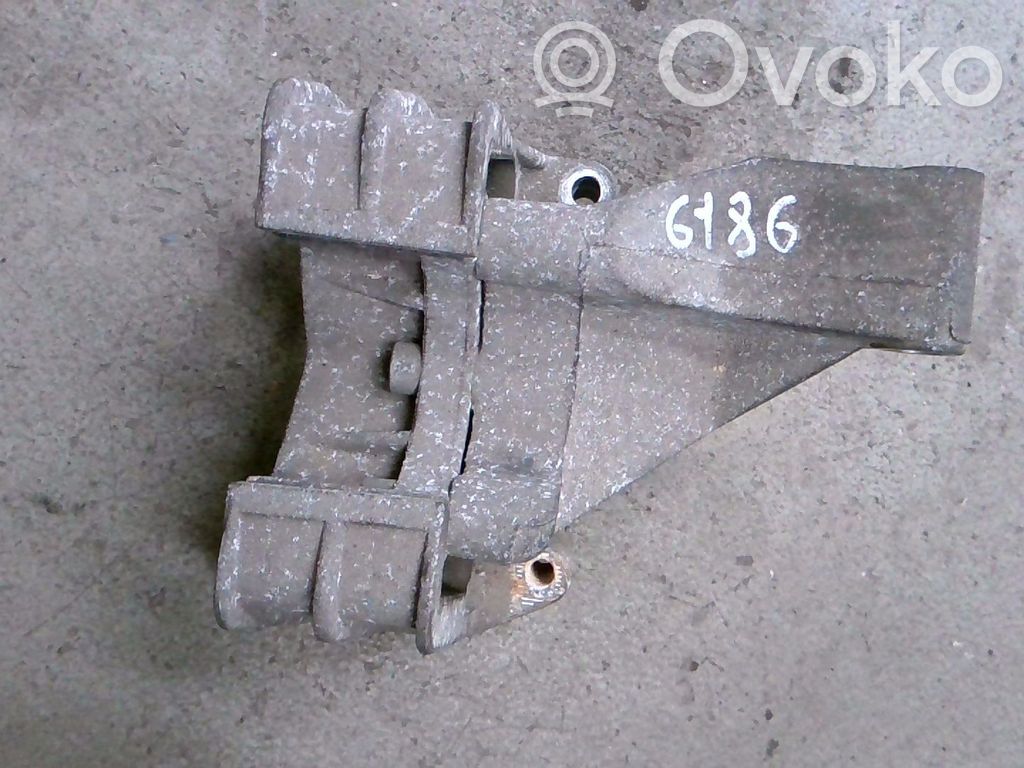 Engine mounting bracket   90497583,00682172
