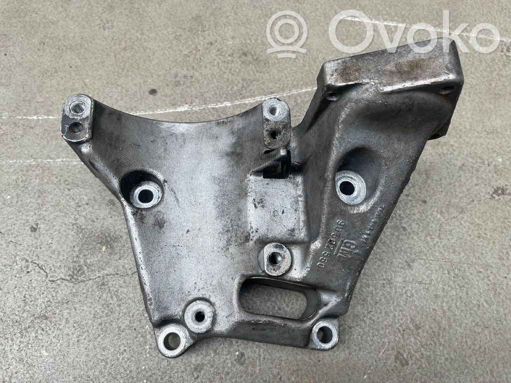 Opel Vectra B Power steering pump mounting bracket 