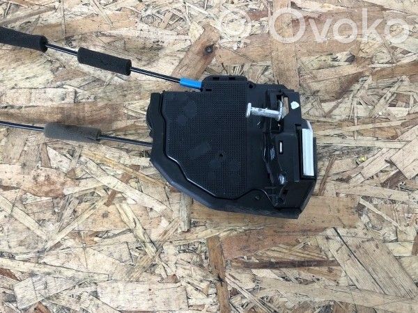 Toyota Avensis T270 Rear door lock 