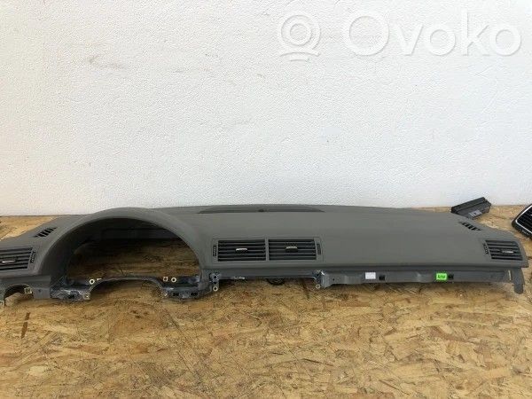 Audi A4 S4 B7 8E 8H Deska rozdzielcza 