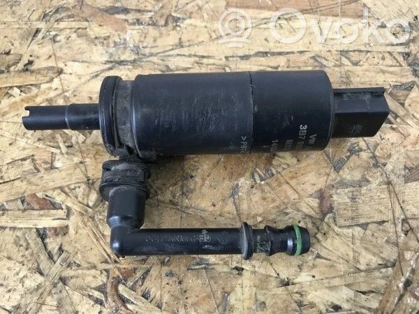 Volkswagen Golf VI Headlight washer pump 