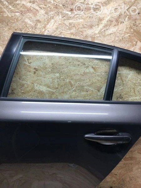 BMW 1 E81 E87 aizmugurējo durvju stikls 