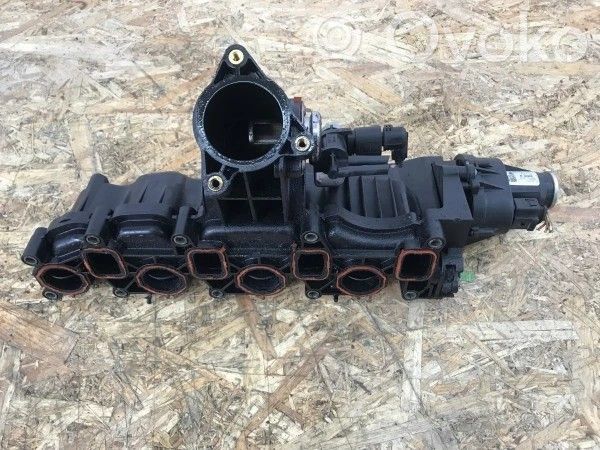 Volkswagen Golf VI Intake manifold 