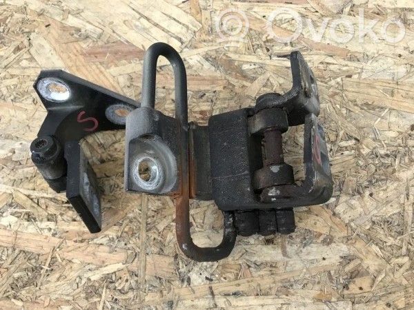 Volkswagen Golf VI Front door upper hinge 