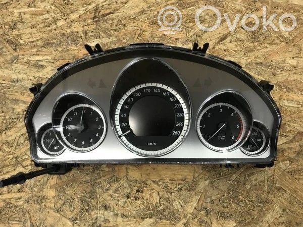 Mercedes-Benz E W212 Nopeusmittari (mittaristo) 