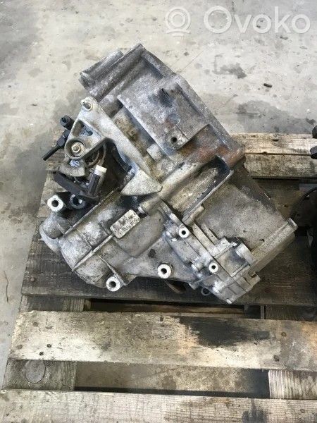Volkswagen PASSAT B6 Manualna 6-biegowa skrzynia biegów 