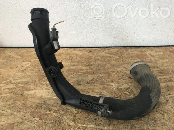 Volkswagen PASSAT B6 Furtun/conductă intercooler 