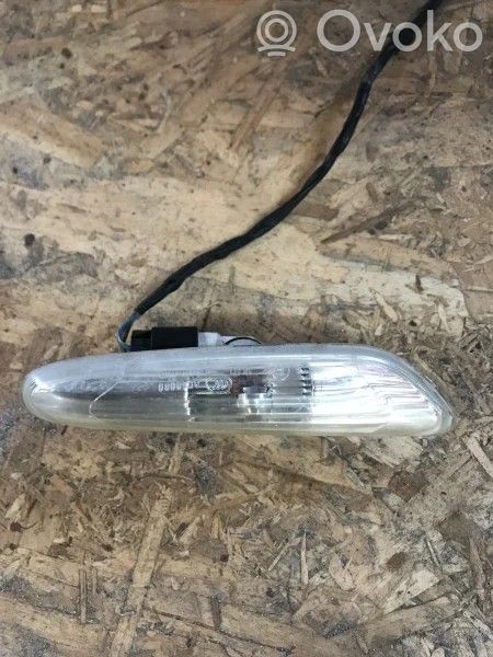 Front fender indicator light   932938,25969
