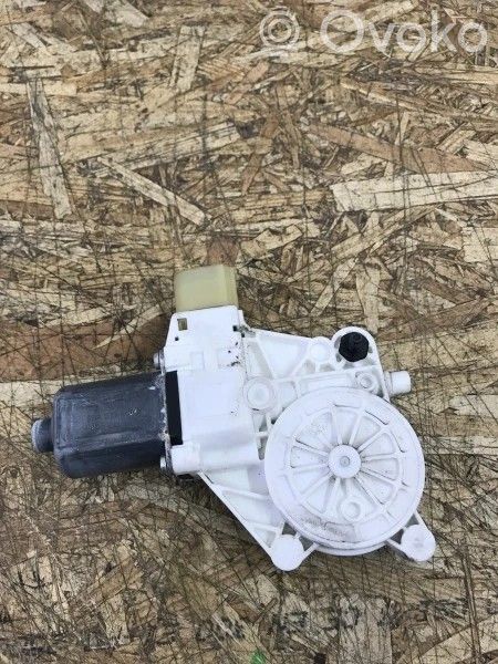 BMW 1 E81 E87 Front door window regulator motor 