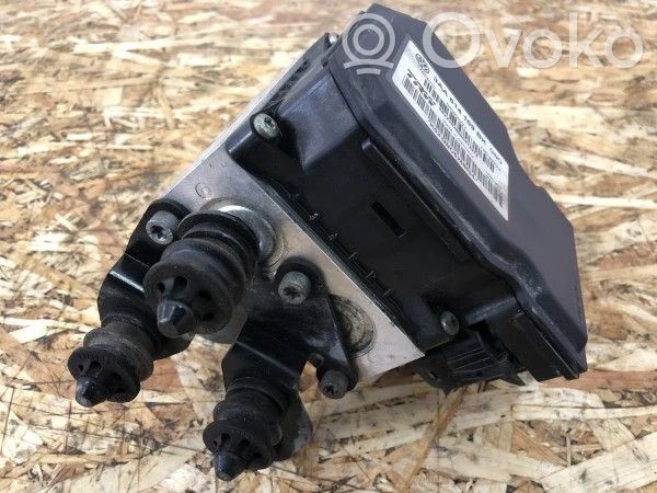 Volkswagen PASSAT B7 ABS-pumppu 