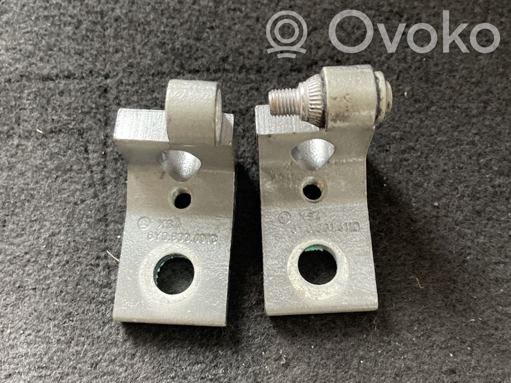 Skoda Octavia Mk2 (1Z) Cerniera superiore della portiera anteriore 