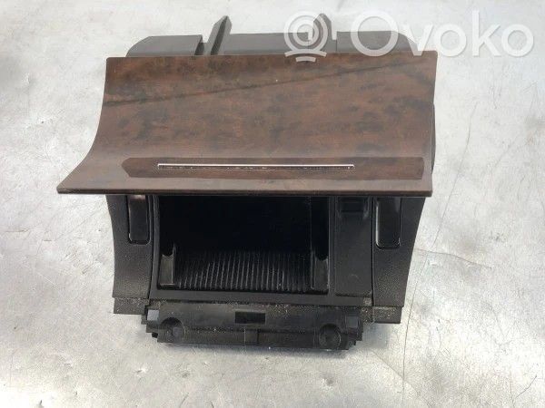 Skoda Octavia Mk2 (1Z) Auton tuhkakuppi 