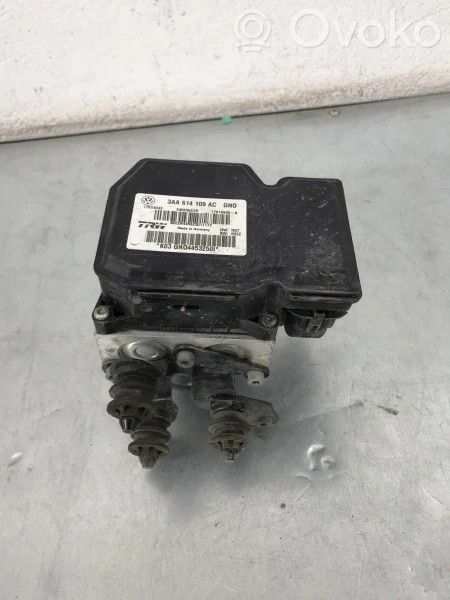Volkswagen PASSAT B7 Pompa ABS 