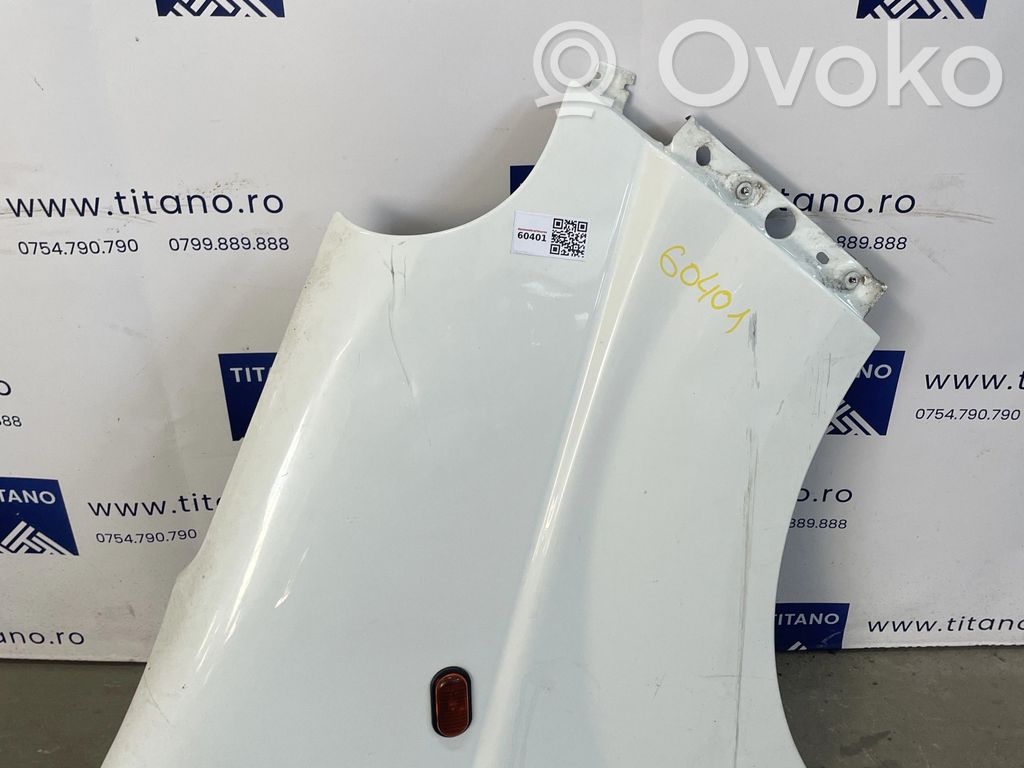 Opel Vivaro Błotnik przedni 