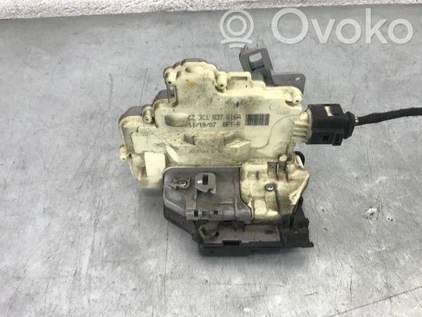 Volkswagen PASSAT B6 Cerradura de puerta delantera 