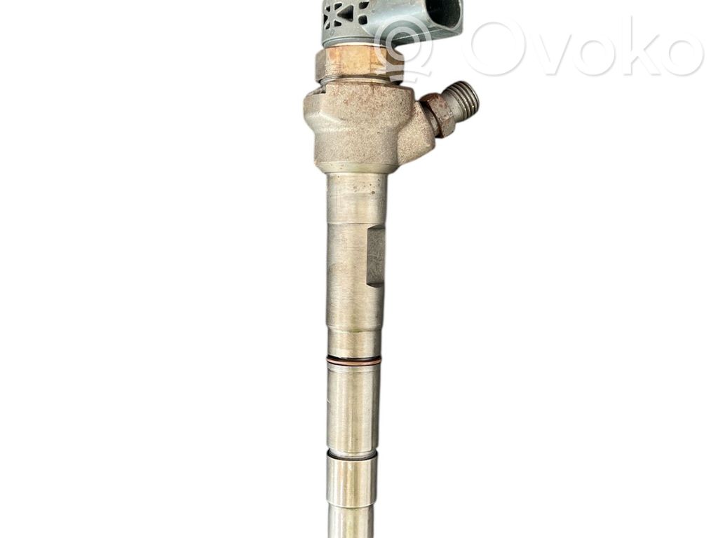 Volkswagen PASSAT B7 Inyector de combustible 