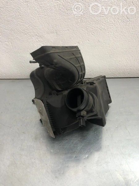 Audi A4 S4 B8 8K Ilmansuodattimen kotelo 