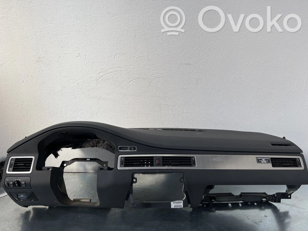 Volvo V70 Panelis 