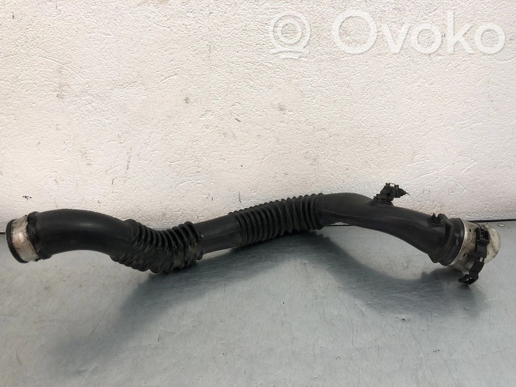 BMW 1 E81 E87 Välijäähdyttimen letku 