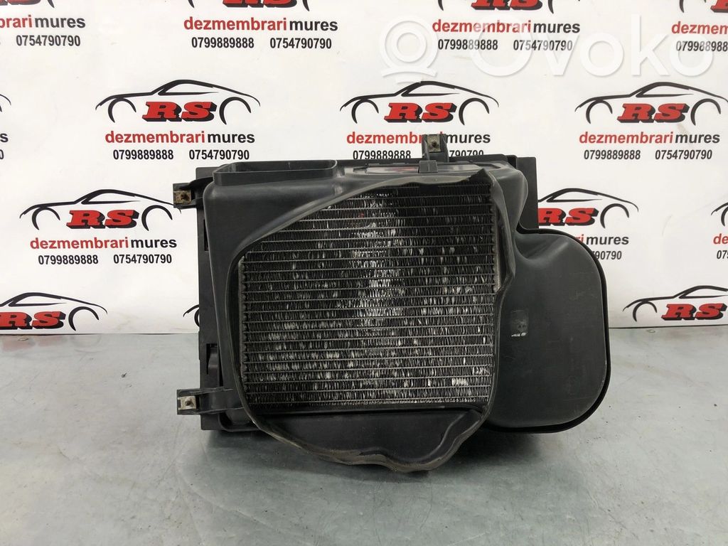 BMW 3 E90 E91 Starpdzesētāja radiators 