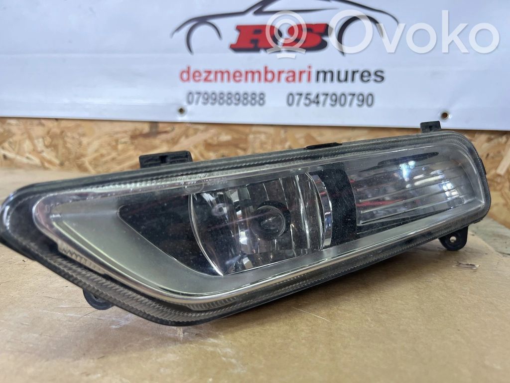 Volkswagen PASSAT B7 Fendinebbia anteriore 