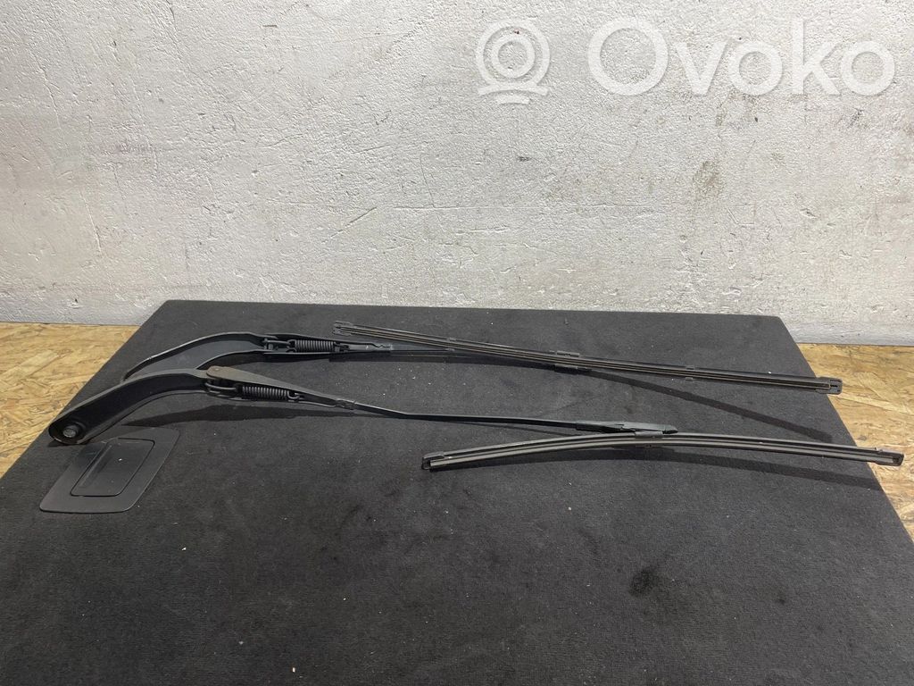 BMW 3 F30 F35 F31 Front wiper blade arm 