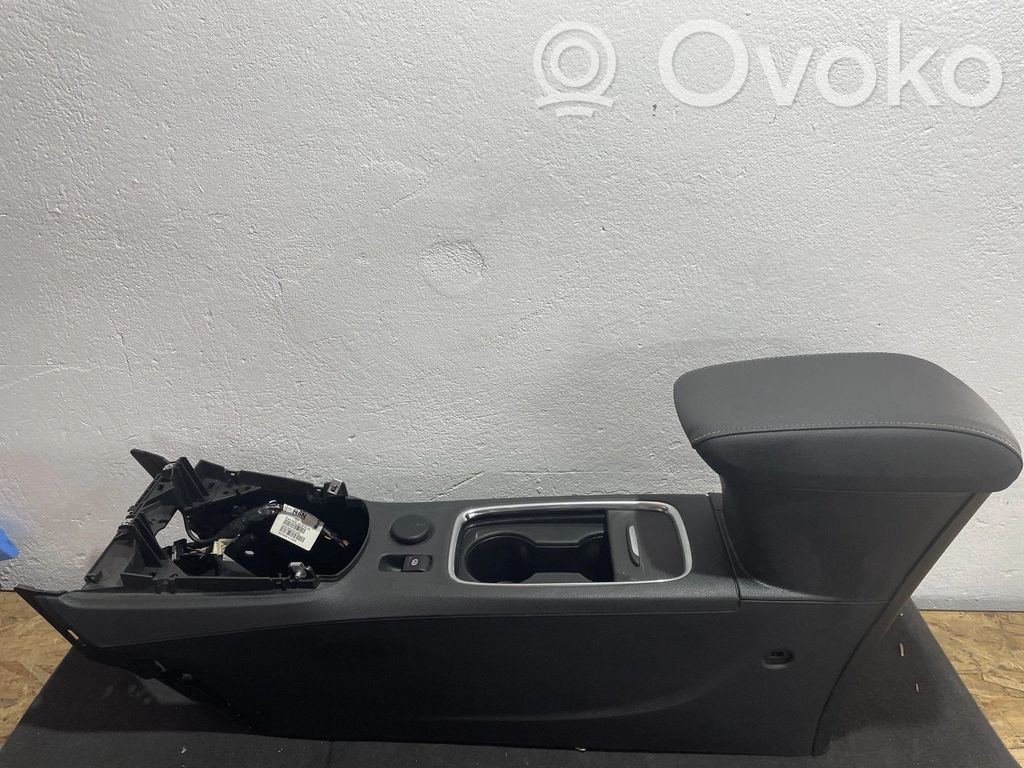 Opel Astra K Centrālā konsole 