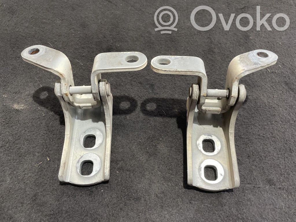 Opel Zafira C Front door upper hinge 