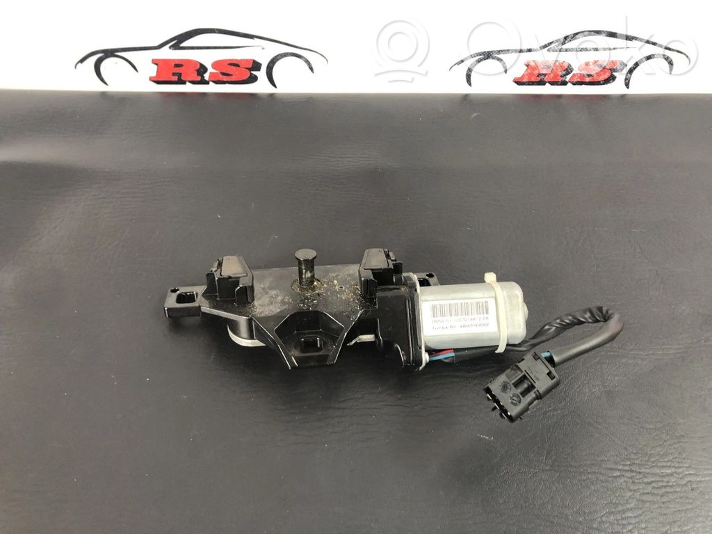 Siłownik elektryczny podnoszenia klapy tylnej / bagażnika   US7014872,231297