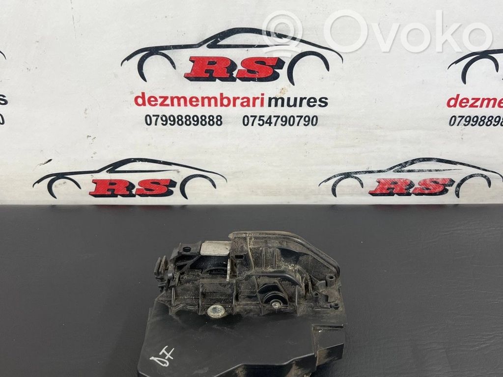 Zamek drzwi przednich   7276682,233682