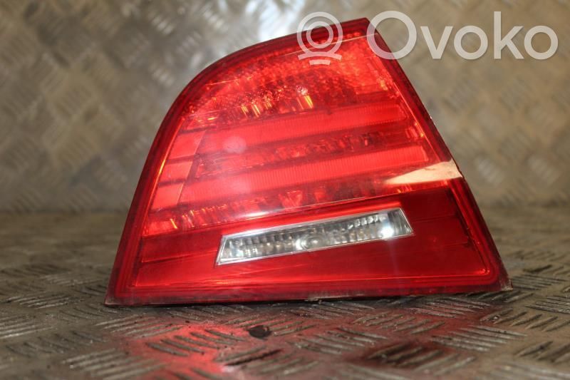 Tailgate rear/tail lights
