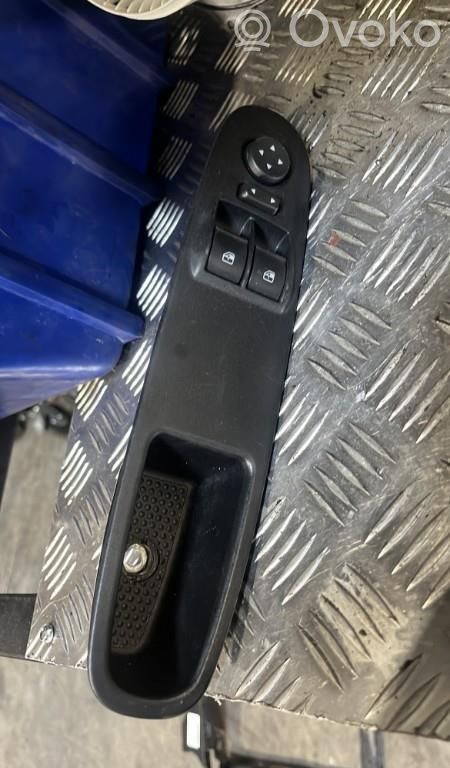 Lancia Ypsilon Electric window control switch 