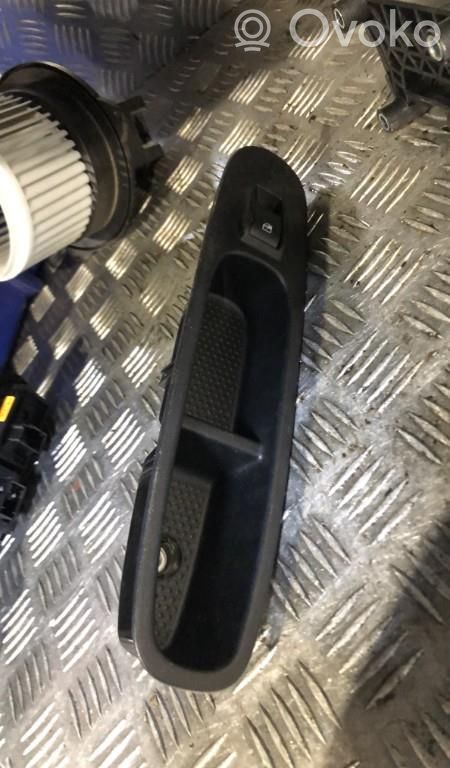 Lancia Ypsilon Electric window control switch 