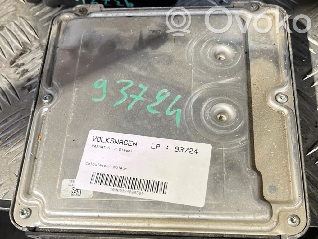 Volkswagen PASSAT B6 Engine control unit/module 