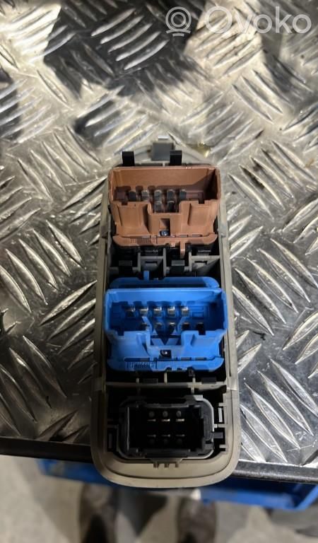 Renault Clio III Electric window control switch 