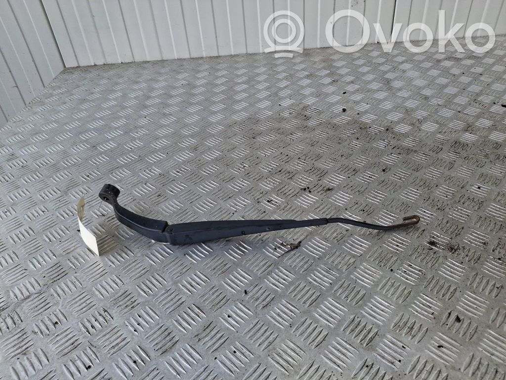 Front wiper blade arm