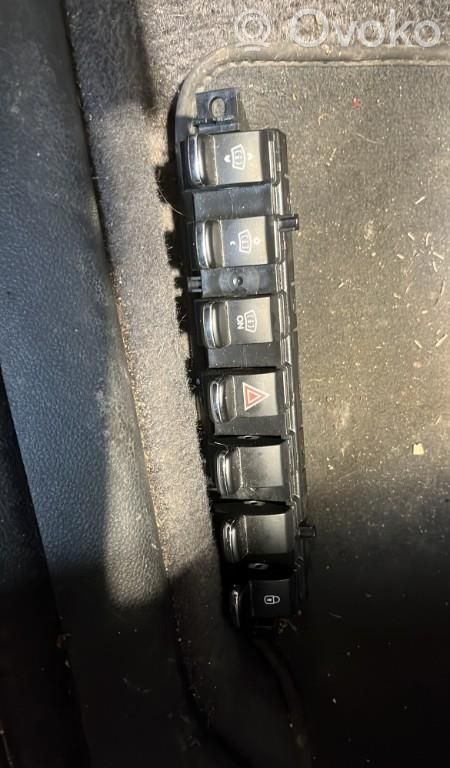 Peugeot 3008 I Botón interruptor de luz de peligro 