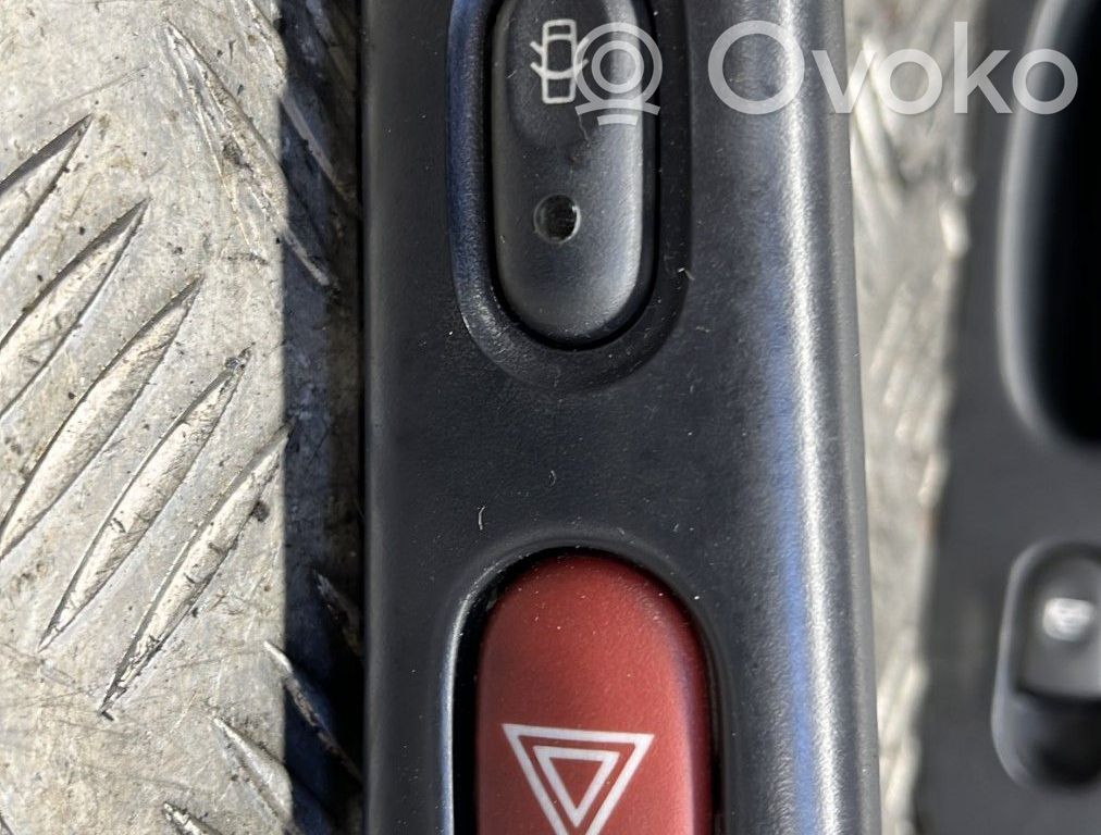 Renault Laguna II Hazard light switch 