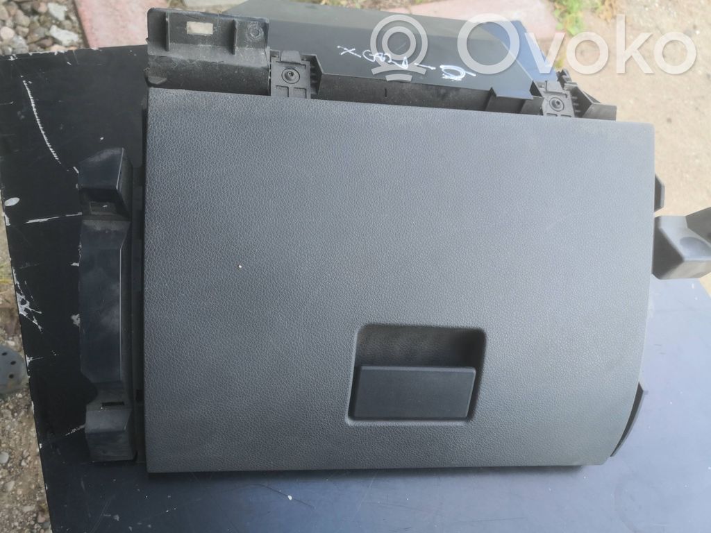 Ford Focus C-MAX Glove box 