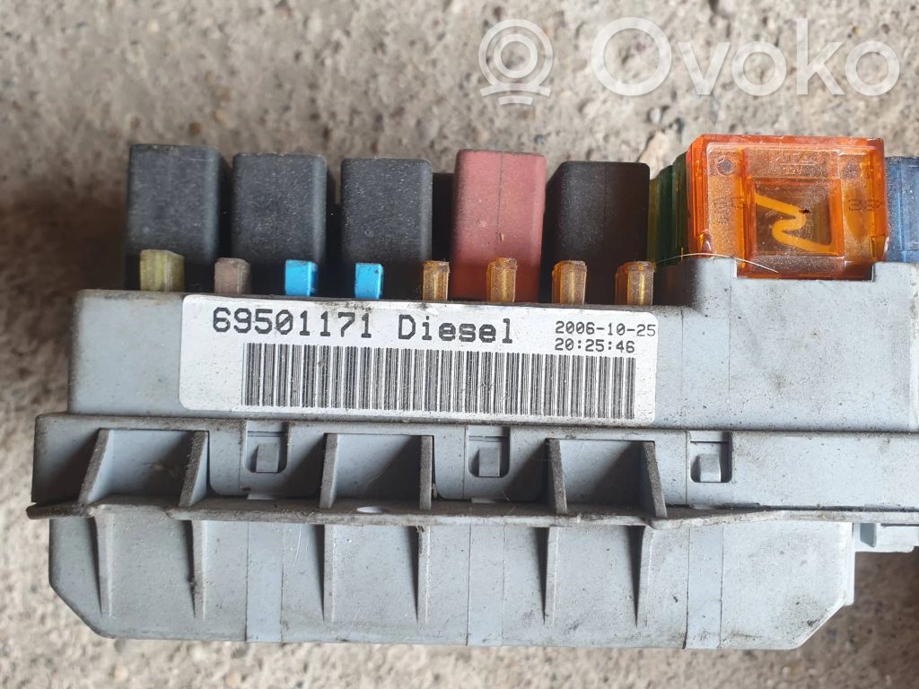 Ramka / Moduł bezpieczników   69501171,20061025,D18881