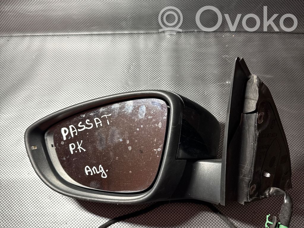 Volkswagen PASSAT B7 Front door electric wing mirror 