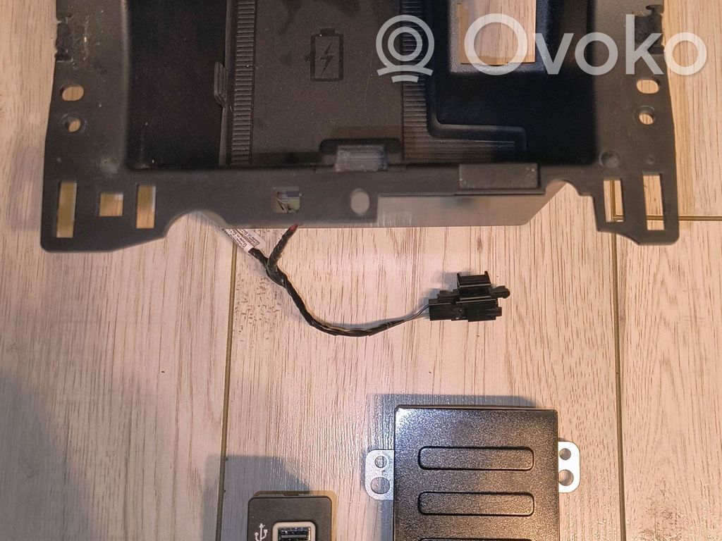 Ford Edge II USB socket connector 