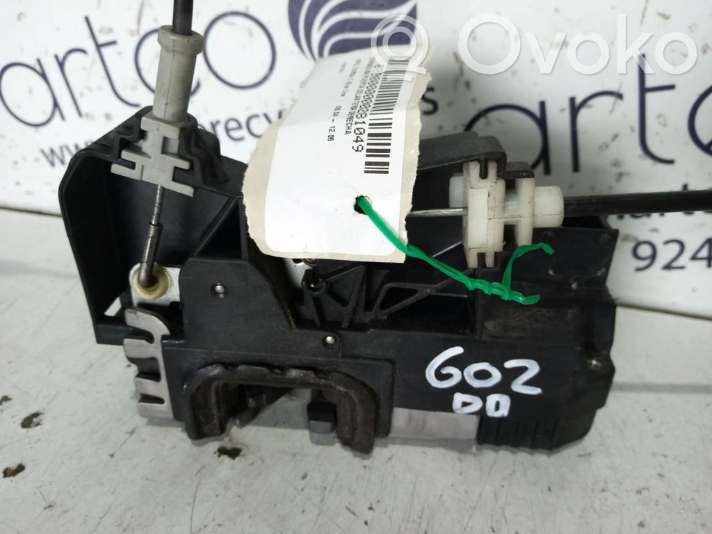 Opel Corsa C Priekšpusē slēdzene 