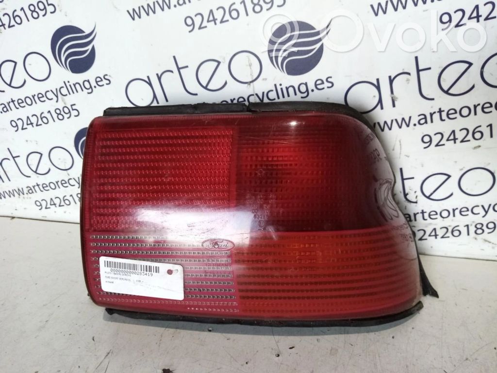 Ford Escort Aizmugurējais lukturis virsbūvē 