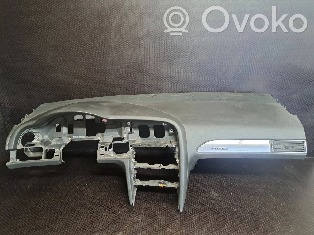 Audi A6 S6 C6 4F Panelis 