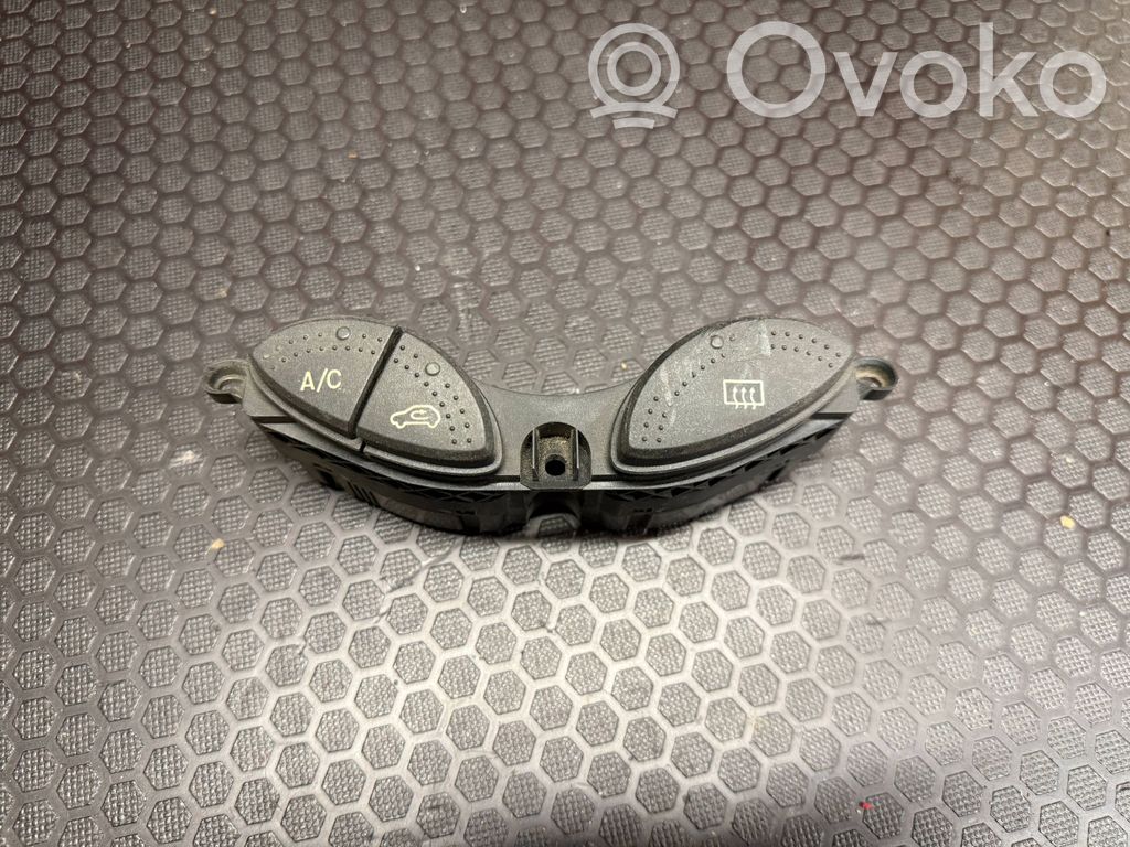 Ford Focus Windscreen/window heater switch 