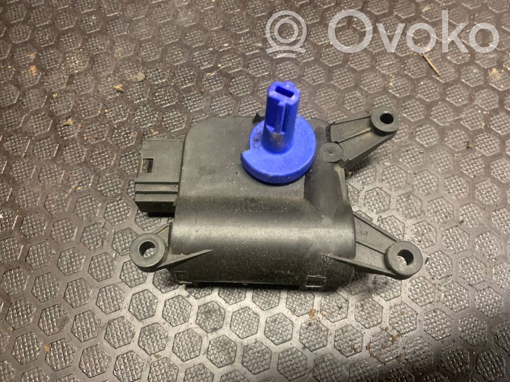 Audi A4 S4 B7 8E 8H Silniczek nagrzewnicy 